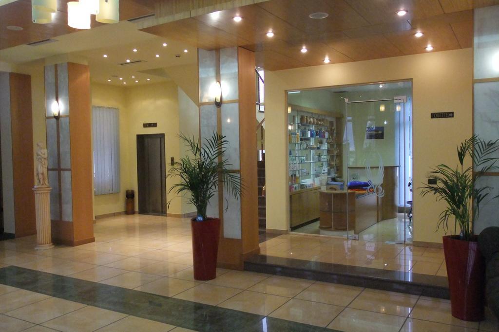 Paradise Beach Hotel Radhime Exterior photo